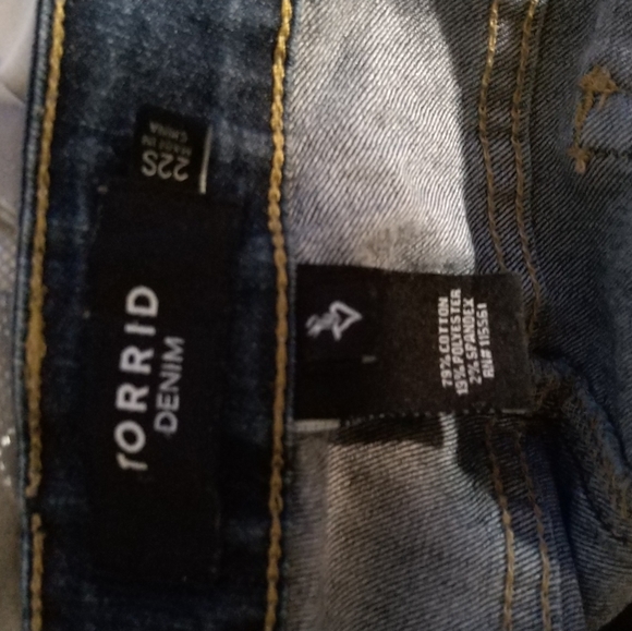 Torrid plus size jeans sz22 - Picture 3 of 4